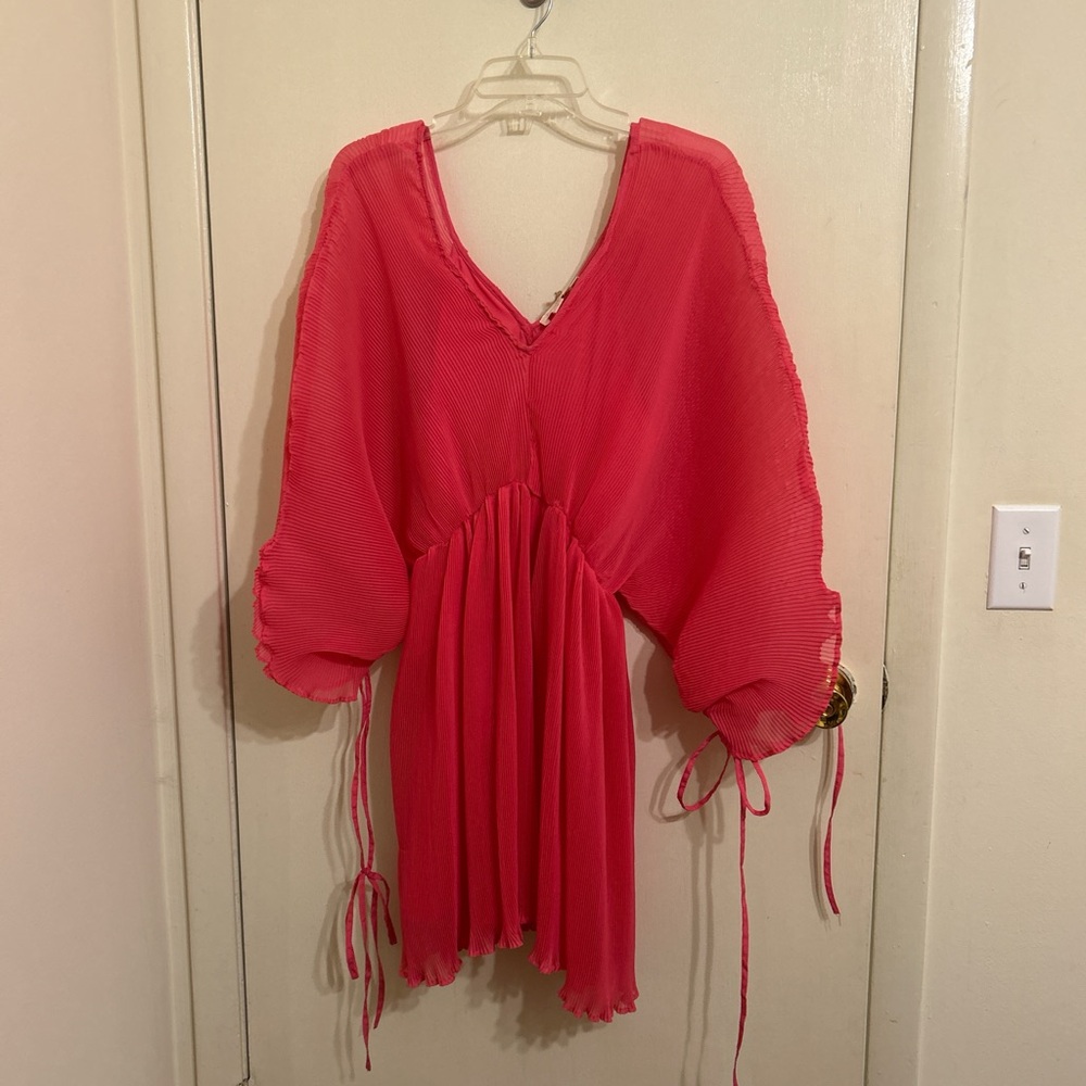 Vibrant pink V-Neck Dress with Balloon Sleeves